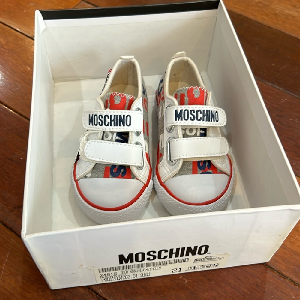 MOSHINO Infant 0-24 months Size 21 converts to size 5.5 US